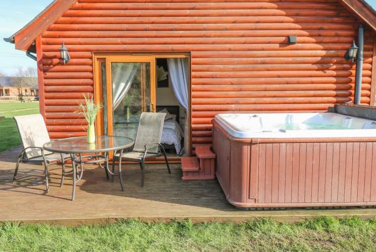 Birkdale Lodge with Hot Tub, Lincolnshire, Photo 3